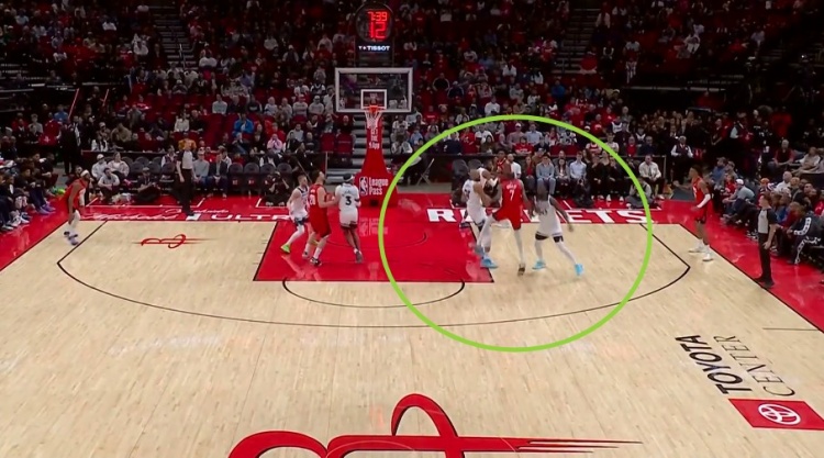 开云赛事-攻防发力！戈贝尔抢劫生断杜兰特 随后长传助攻兰德尔反击得手