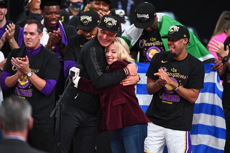 开云App-ESPN：珍妮将佩林卡&amp;兰比斯等朋友视作家人 把亲生兄妹视作敌人